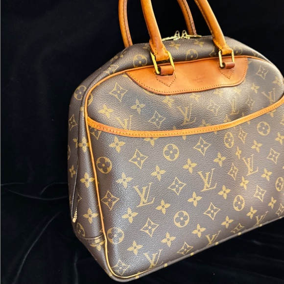 Louis Vuitton Monogram Deauville Handbag - Picture 3 of 17